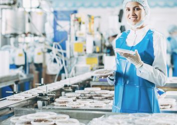 Food-Process-Employee-1865x1080